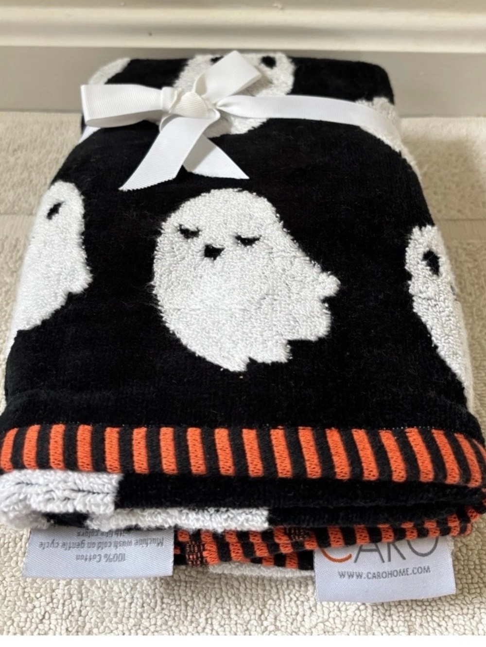 Caro Home 2 Pk. Black Orange Ghost Hand Towels